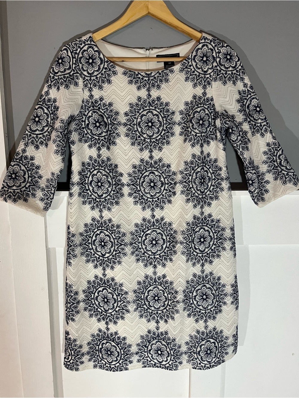 Jessica Howard White Dress with Navy Medallion Print